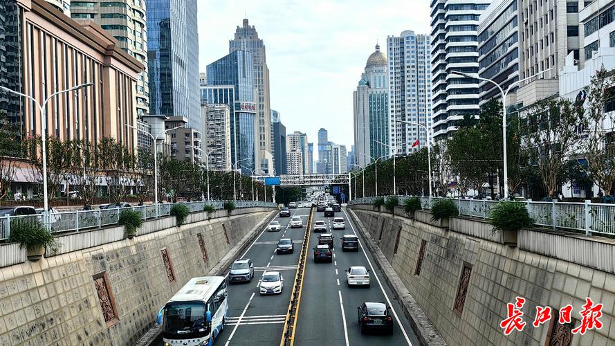 "一路一策",武漢59條道路再升顏值_輪播圖_新聞中心_長(zhǎng)江網(wǎng)_cjn.cn